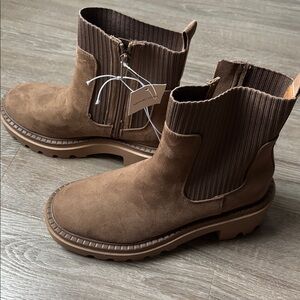 Universal Thread Tan Ankle Boots